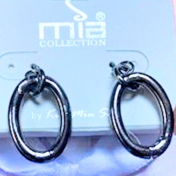 Mia collection silver hoop Oval dangle earrings - Picture 6 of 7